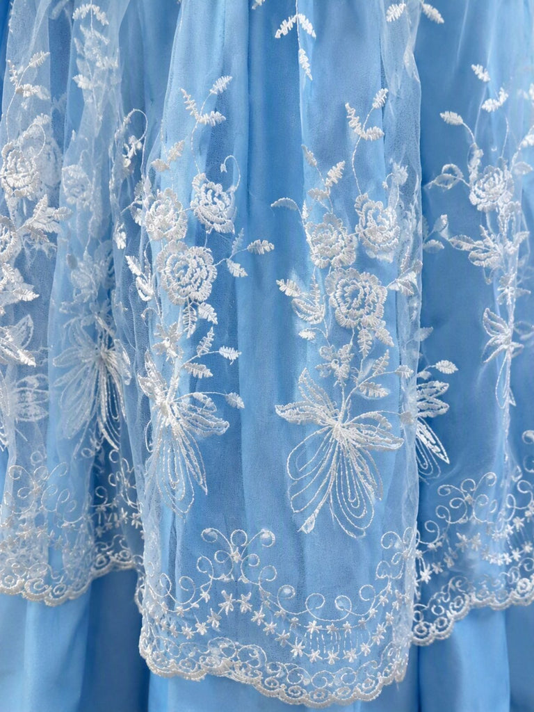 Blaues 50er Kleid mit Schürze und Spitzentop