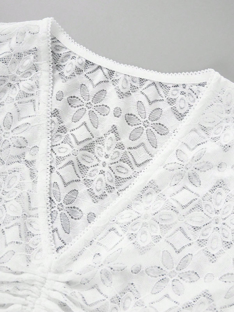 Pflaumenfarbenes 50er Kleid mit Schürze und Spitze
