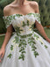 Weißes 50er schulterfreies Kleid mit Applikationen und Rebe