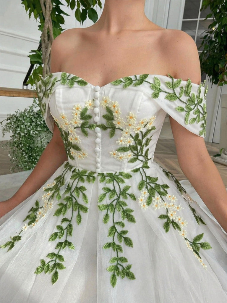 Weißes 50er schulterfreies Kleid mit Applikationen und Rebe