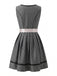 Schwarzes 50er Kleid mit Spitzenschürze und Blumen