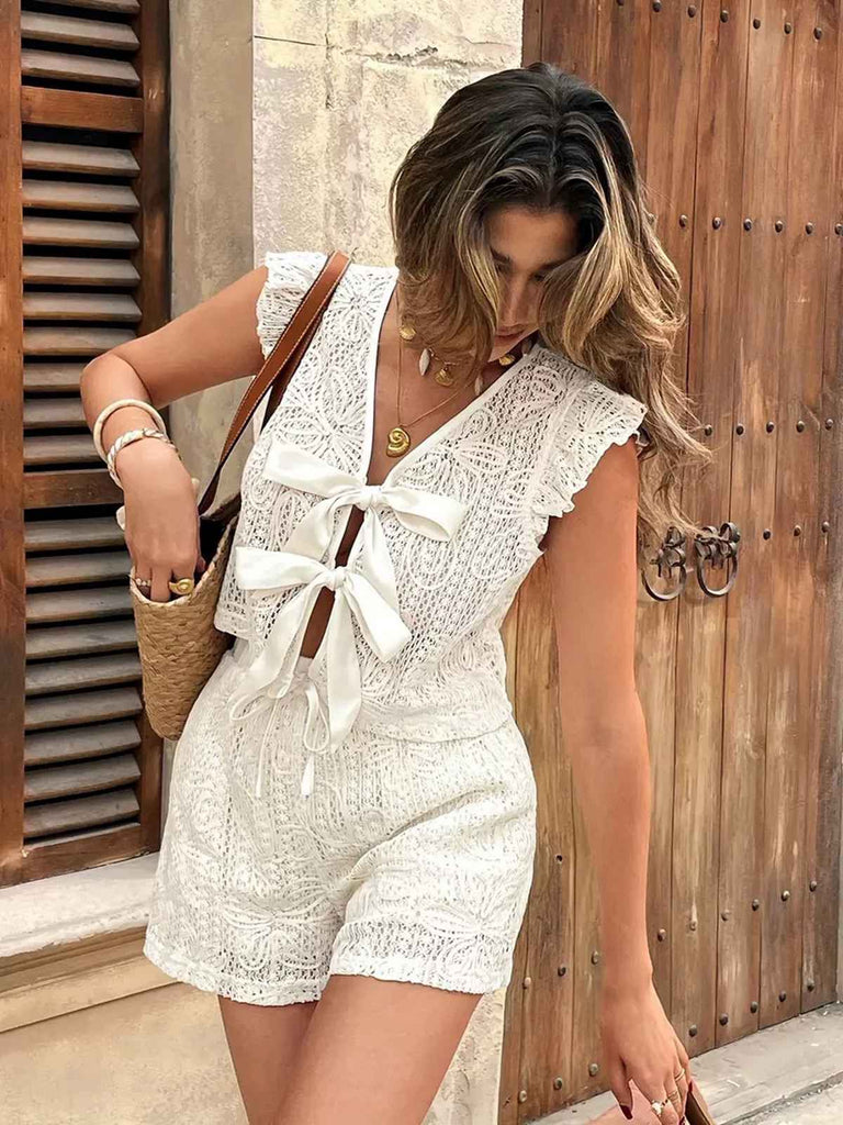 Cremefarbenes 50er Spitzen-Set aus Oberteil und Shorts