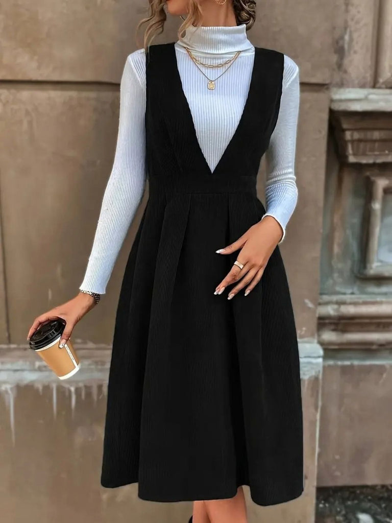 Bordeauxrotes 50er Cord-Pinaforekleid mit tiefem V-Ausschnitt