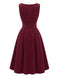 Bordeauxrotes 50er Cord-Pinaforekleid mit tiefem V-Ausschnitt