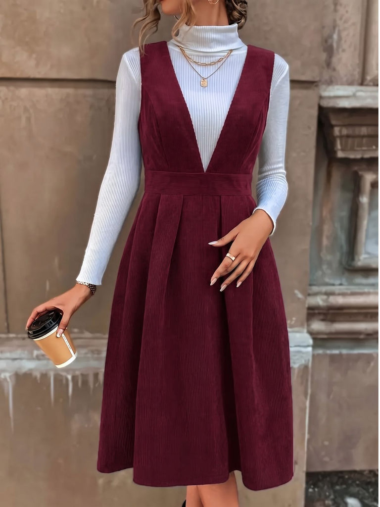 Bordeauxrotes 50er Cord-Pinaforekleid mit tiefem V-Ausschnitt