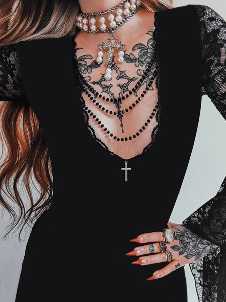 Schwarzes 70er Gothic Samtkleid mit Spitze und Fledermausärmeln