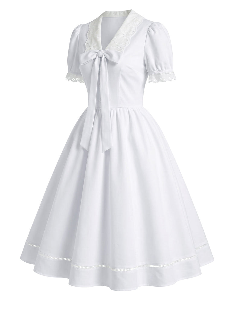 Weißes 50er Kleid mit Spitzen-Chelsea-Kragen und Schleife
