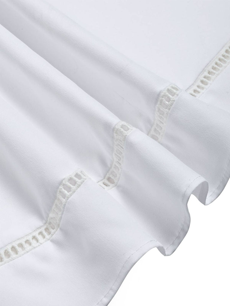 Weißes 50er Kleid mit Spitzen-Chelsea-Kragen und Schleife