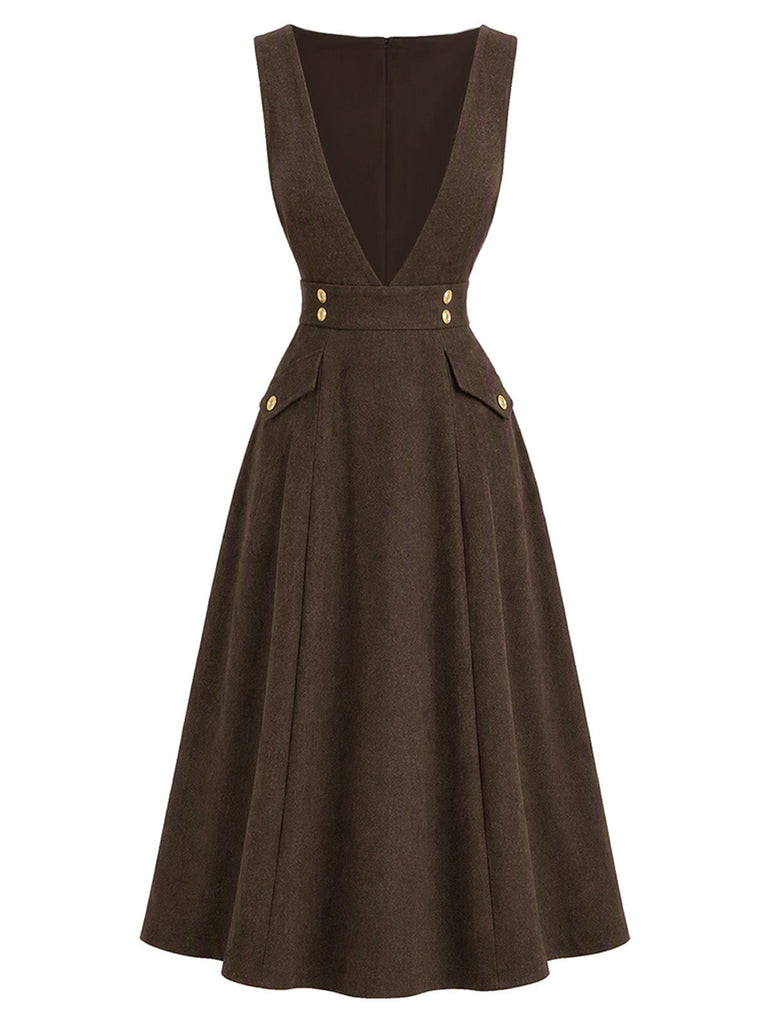 Braunes 70er Trägerkleid mit Zierknöpfen und Taschen