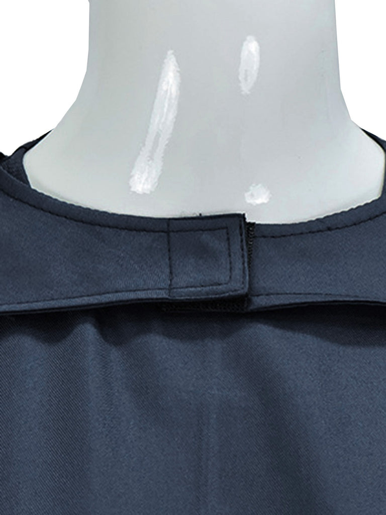 Marineblaues 70er Königin-Kostüm-Plisseekleid mit Cape