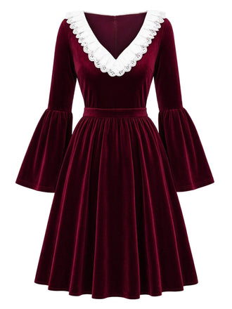 Weinrotes 50er Samtkleid mit Glockenärmeln und weißem V-Kragen