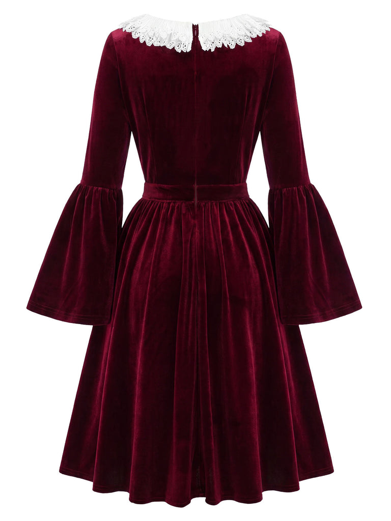 Weinrotes 50er Samtkleid mit Glockenärmeln und weißem V-Kragen