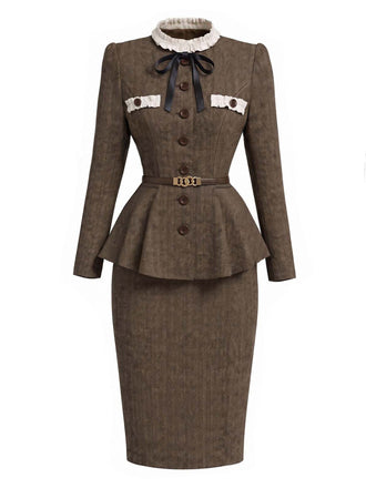 Hellbraunes 40er Fischgrät-Tweed-Set aus Rüschenjacke mit Stehkragen und Bleistiftrock