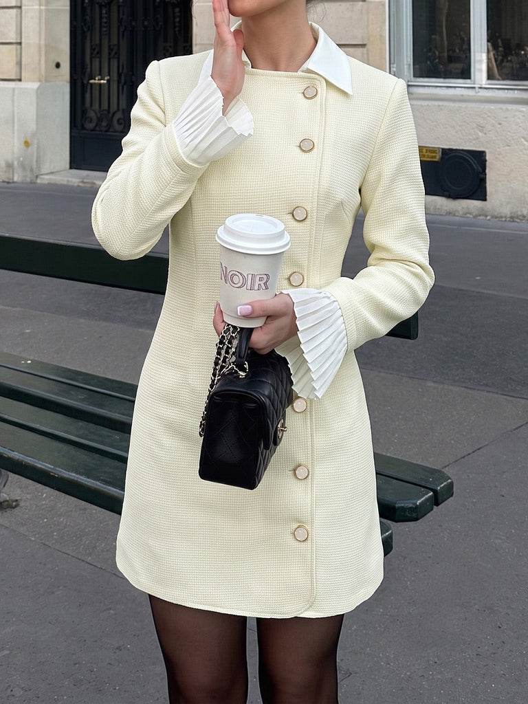 Beige 60er Minikleid mit plissierten Manschetten und Knopfleiste