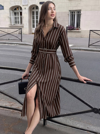Dunkelbraunes 70er Streifen-Hemdblusenkleid mit Knöpfen und Gürtel