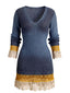 Blaues 60er Strick-Minikleid mit Spitzenbesatz und V-Ausschnitt