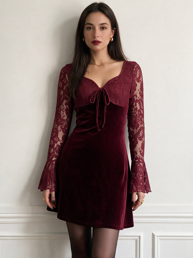 Weinrotes 60er Samt-Minikleid mit Spitzen-Glockenärmeln