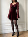 Weinrotes 60er Samt-Minikleid mit Spitzen-Glockenärmeln
