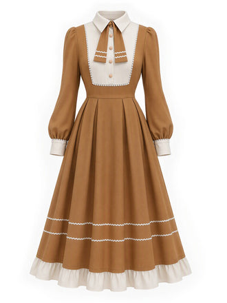 Hellkhakifarbenes 40er Kleid im Zweiteiler-Look mit Wellenbesatz