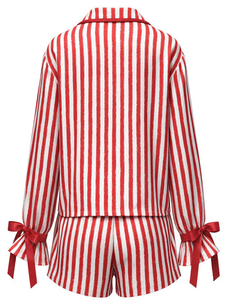 Roter & weißer 50er Shorty-Pyjama mit Längsstreifen und Schleifenbändern