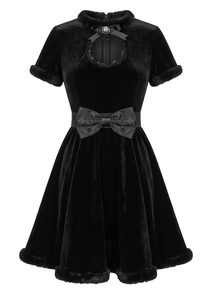 Schwarzes 80er Katzenkostüm mit Samtkleid, Cut-out und Schleife