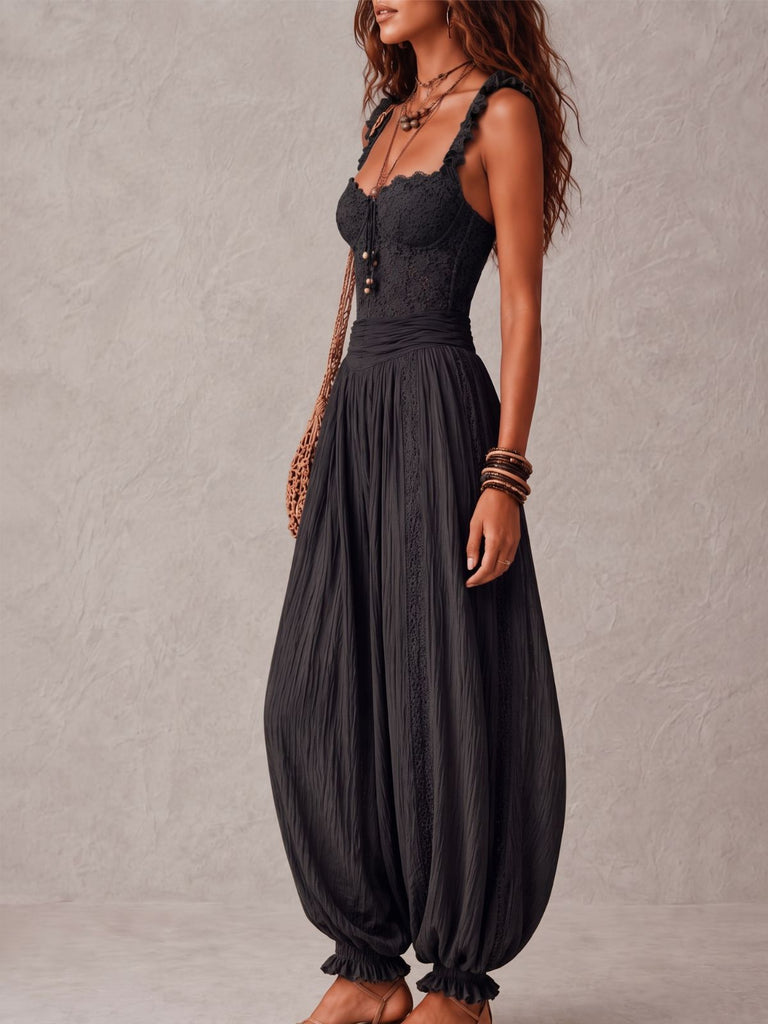 40er Harem-Jumpsuit mit Spitzeneinsätzen und Rüschenträgern