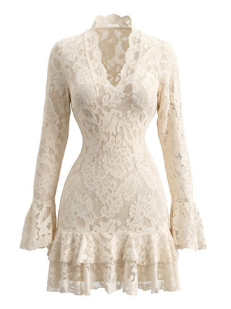 Cremefarbenes 70er Spitzen-Bodycon-Kleid mit V-Ausschnitt und Volant