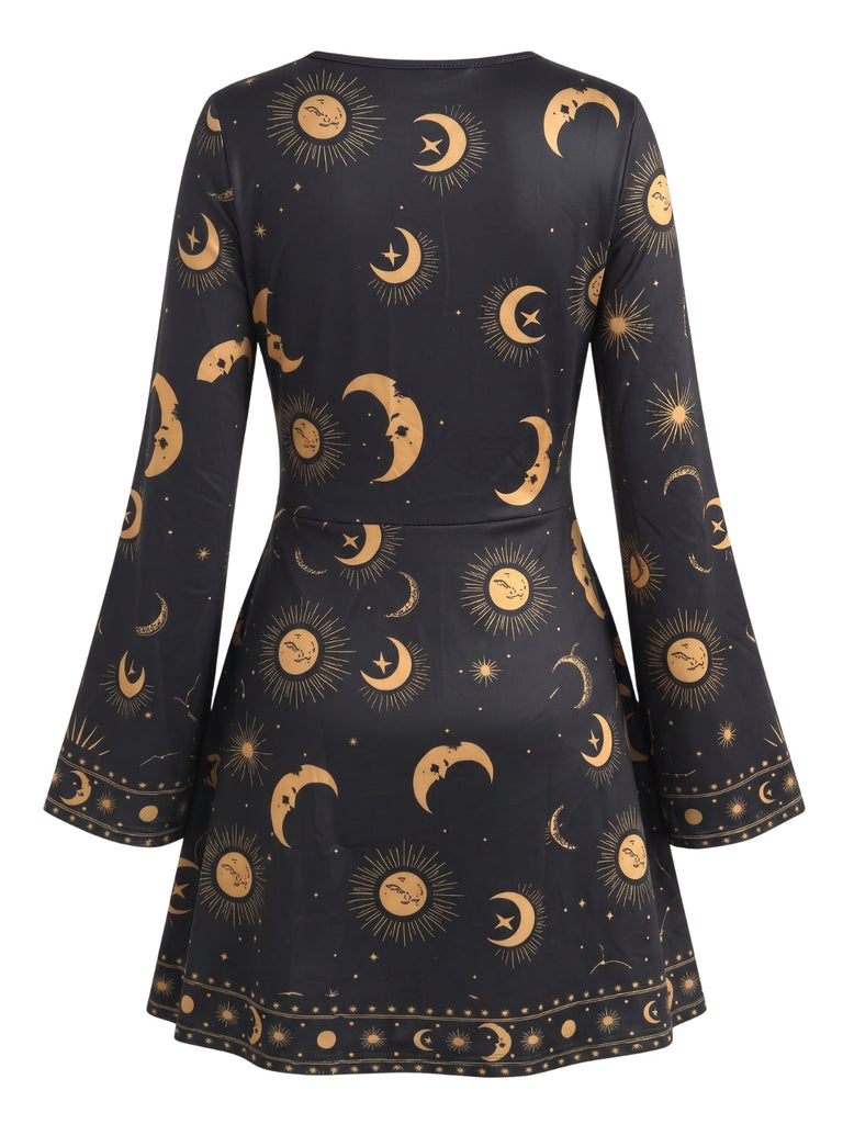 70er Kleid mit Sonnen- und Himmelsmotiven, V-Ausschnitt und Glockenärmeln