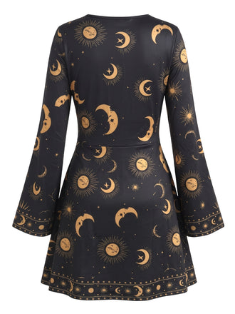 70er Kleid mit Sonnen- und Himmelsmotiven, V-Ausschnitt und Glockenärmeln