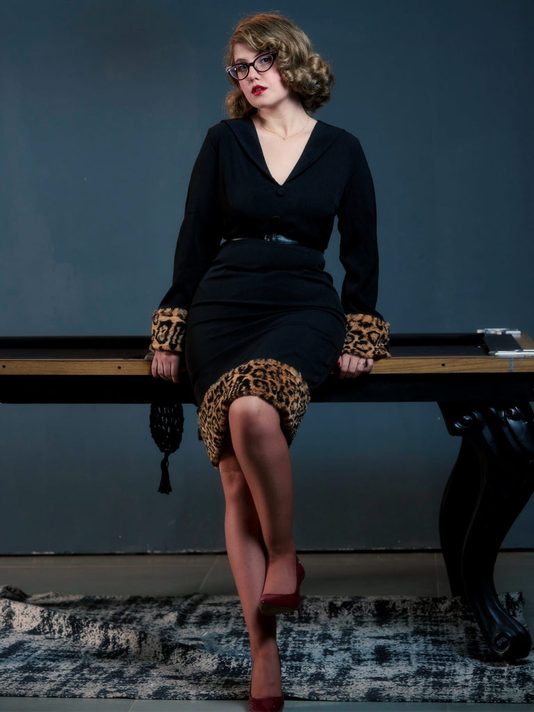 Schwarzes 1960er Leopard Plüsch V-Ausschnitt Bleistiftkleid
