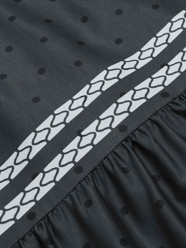 Grau 1940er Gesmokt Dots Moderates Maxikleid