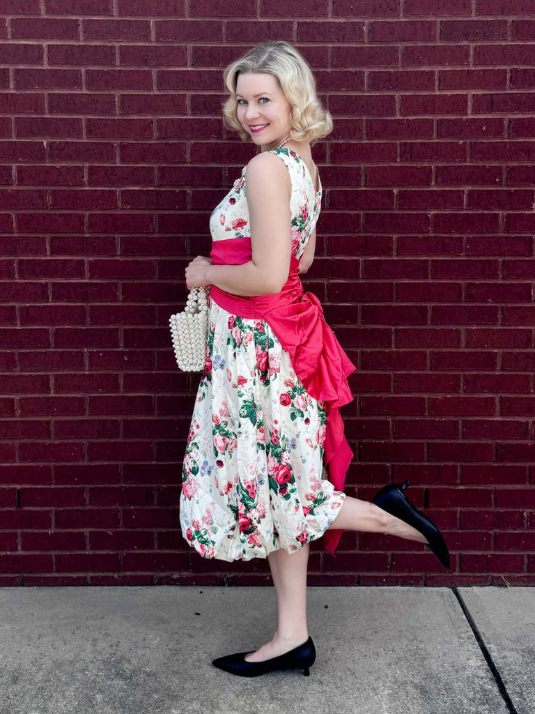 Multicolor 1950er Zurück-Bogen Antike Blumen Kleid