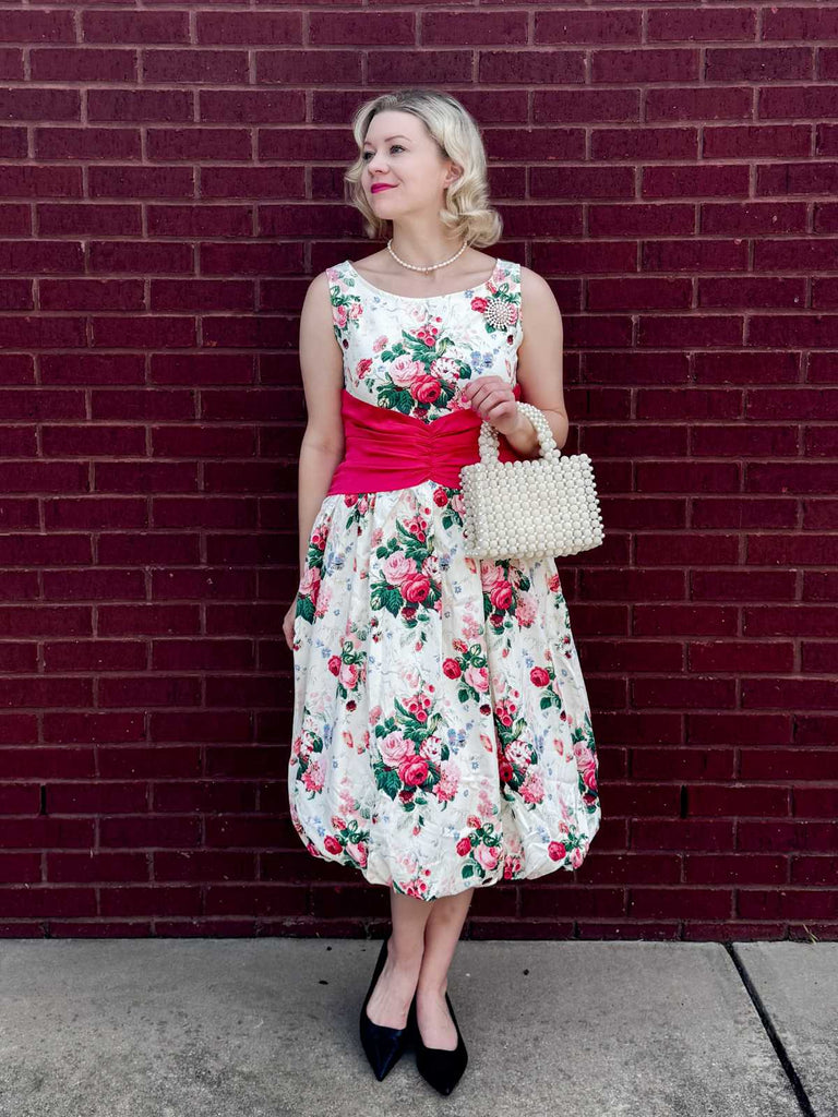 Multicolor 1950er Zurück-Bogen Antike Blumen Kleid