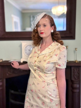 Beige 1940er Puffärmel Revers Blumen Kleid