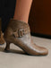 Boots mit Cut-out und Blockabsatz