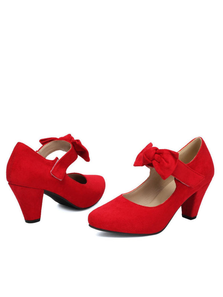 Pumps mit Schleife und Blockabsatz