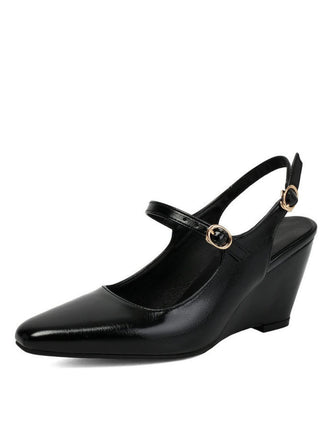 Spitze Keilpumps aus Kunstleder mit Schnallen