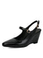 Spitze Keilpumps aus Kunstleder mit Schnallen