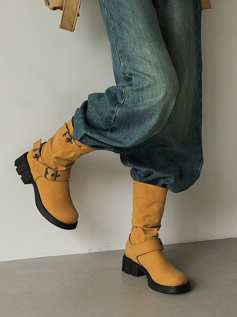 Mehrfarbige Boots mit Blockabsatz und Schnalle