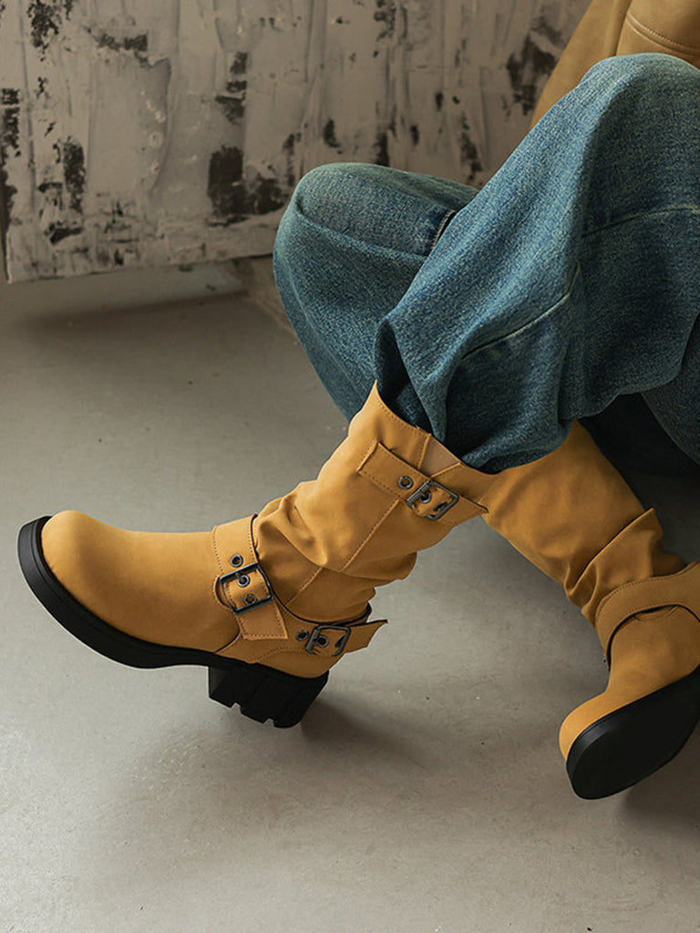 Mehrfarbige Boots mit Blockabsatz und Schnalle