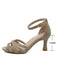 Beige Pumps mit Knöchelriemen und Trägern