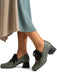 Schuhe mit Schnürung und Zehen