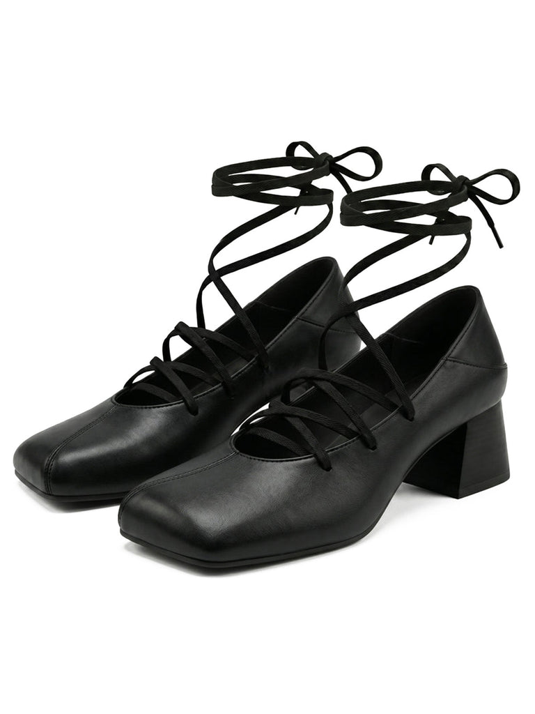 Schuhe mit Schnürung und Zehen