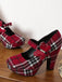 Rote karierte Mary-Jane-Pumps mit Schmetterling und Plateausohle