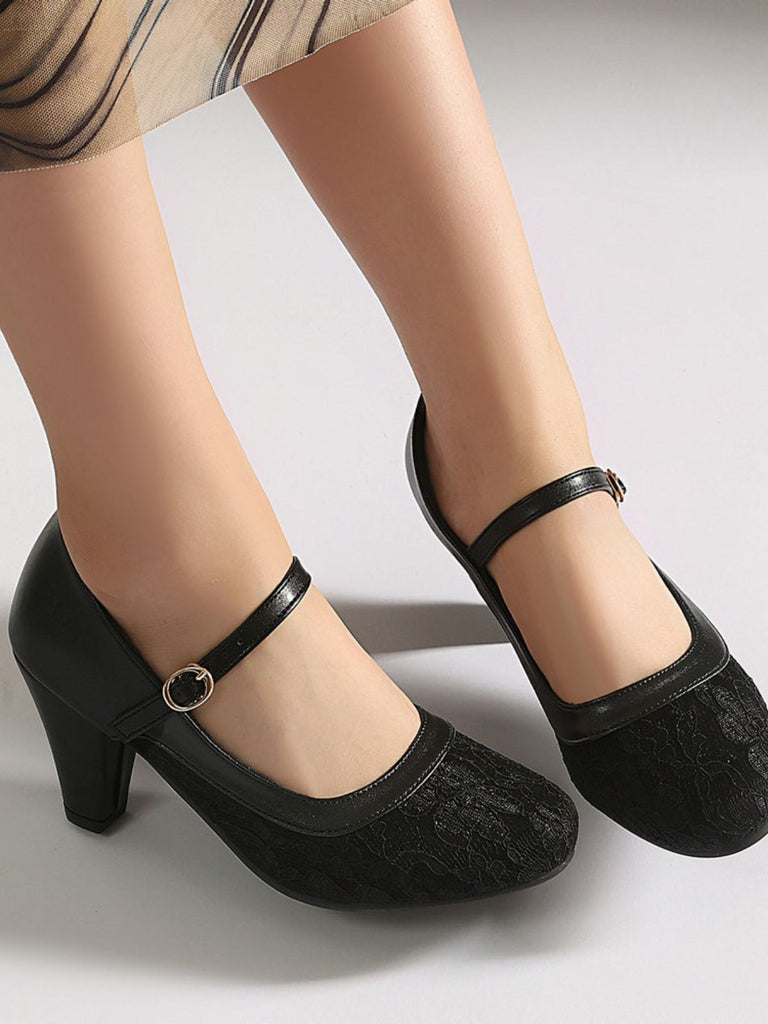 Vintage Mary-Jane-Pumps mit Spitze, Schnallenriemen und Blockabsatz
