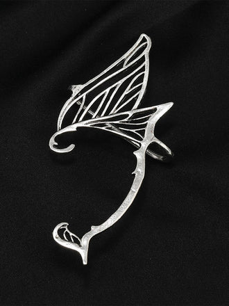 Einzelner Vintage Schmetterlingsflügel-Ohrring mit Cut-Outs für das rechte Ohr