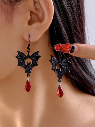 Gothic Schwarze Fledermaus-Ohrringe mit roten Kristallen