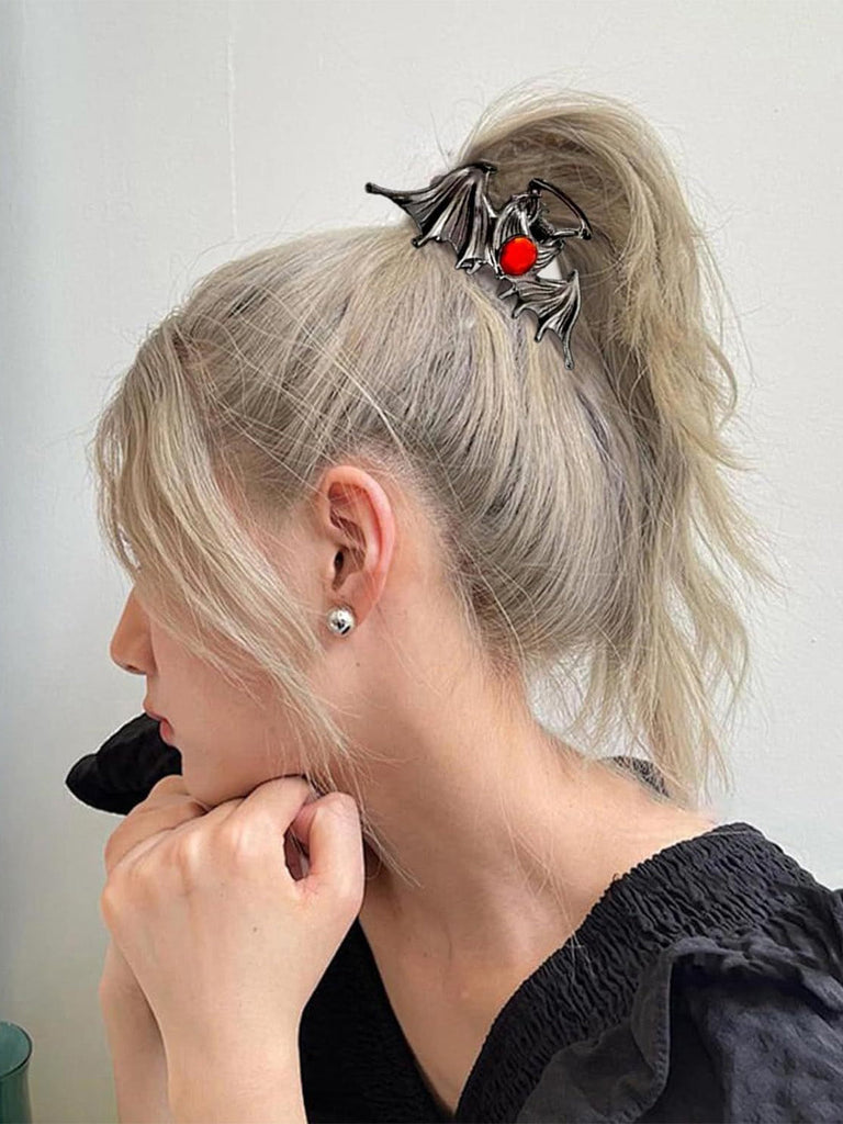 Gothic-Fledermausflügel-Haarspange mit rotem Schmuckstein