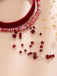 Rote Samt-Choker-Halskette mit Perlen und Blutstropfen-Motiv