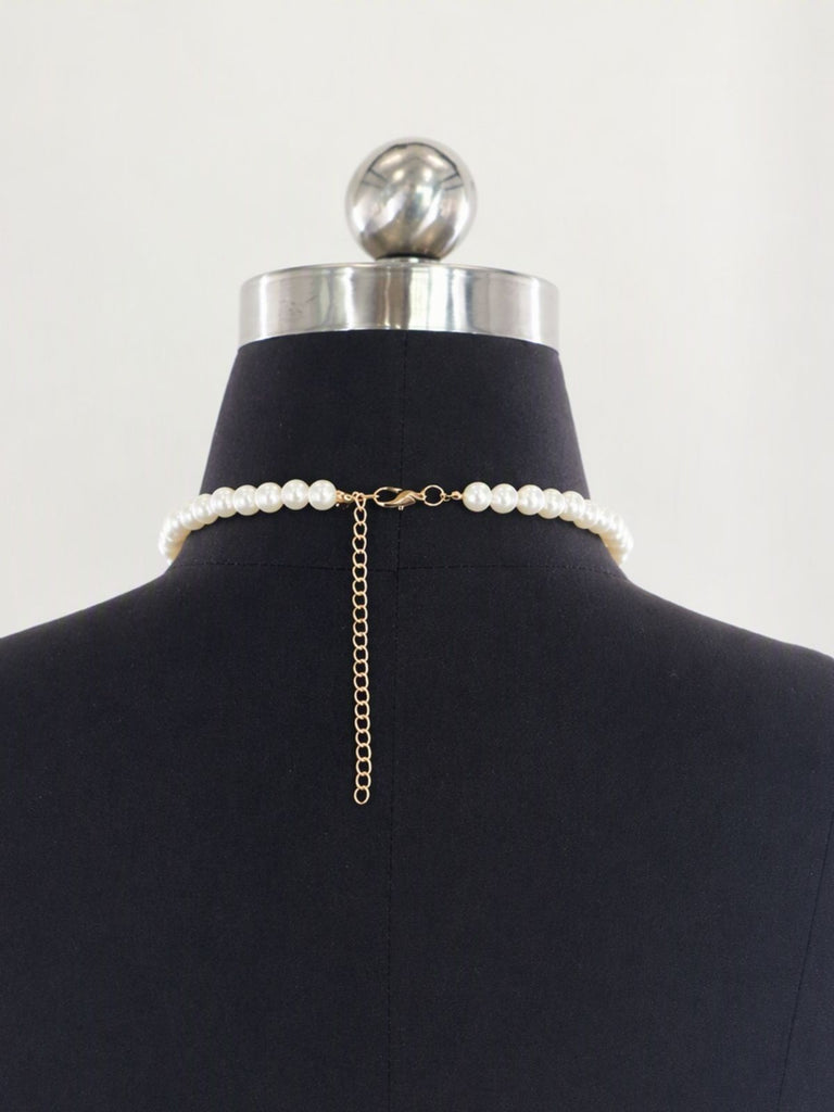 Weiße Perlen-Körperkette mit Neckholder
